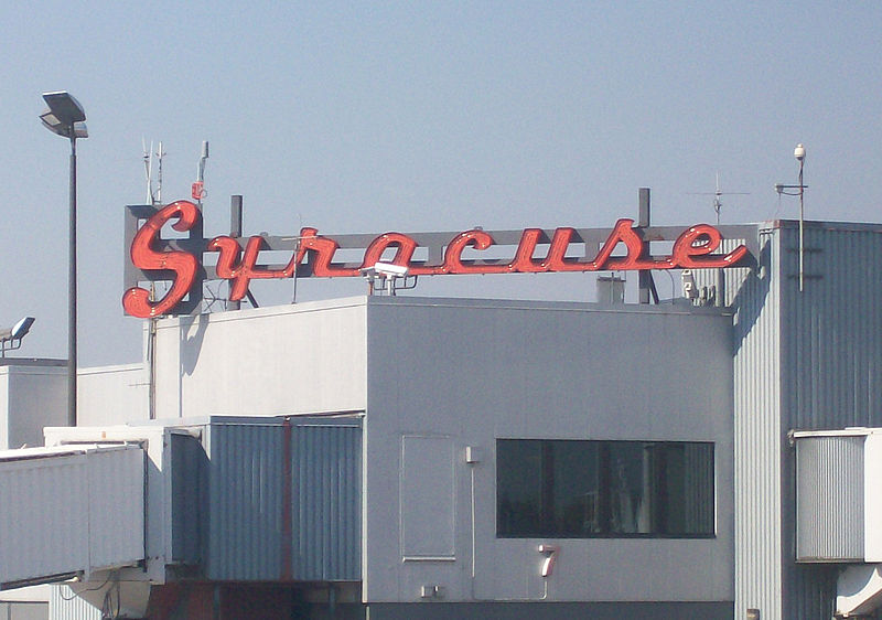 800px-SyracuseAirportSign